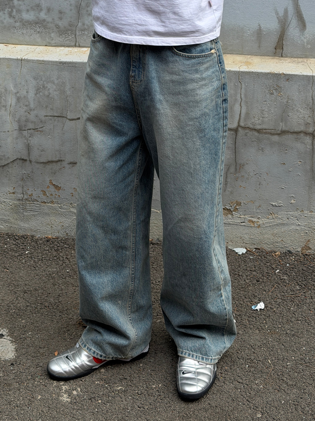 水洗復古淺藍牛仔褲