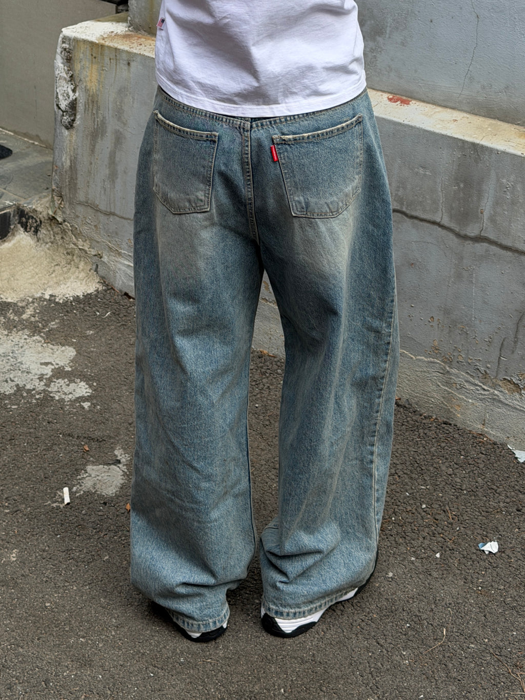 水洗復古淺藍牛仔褲