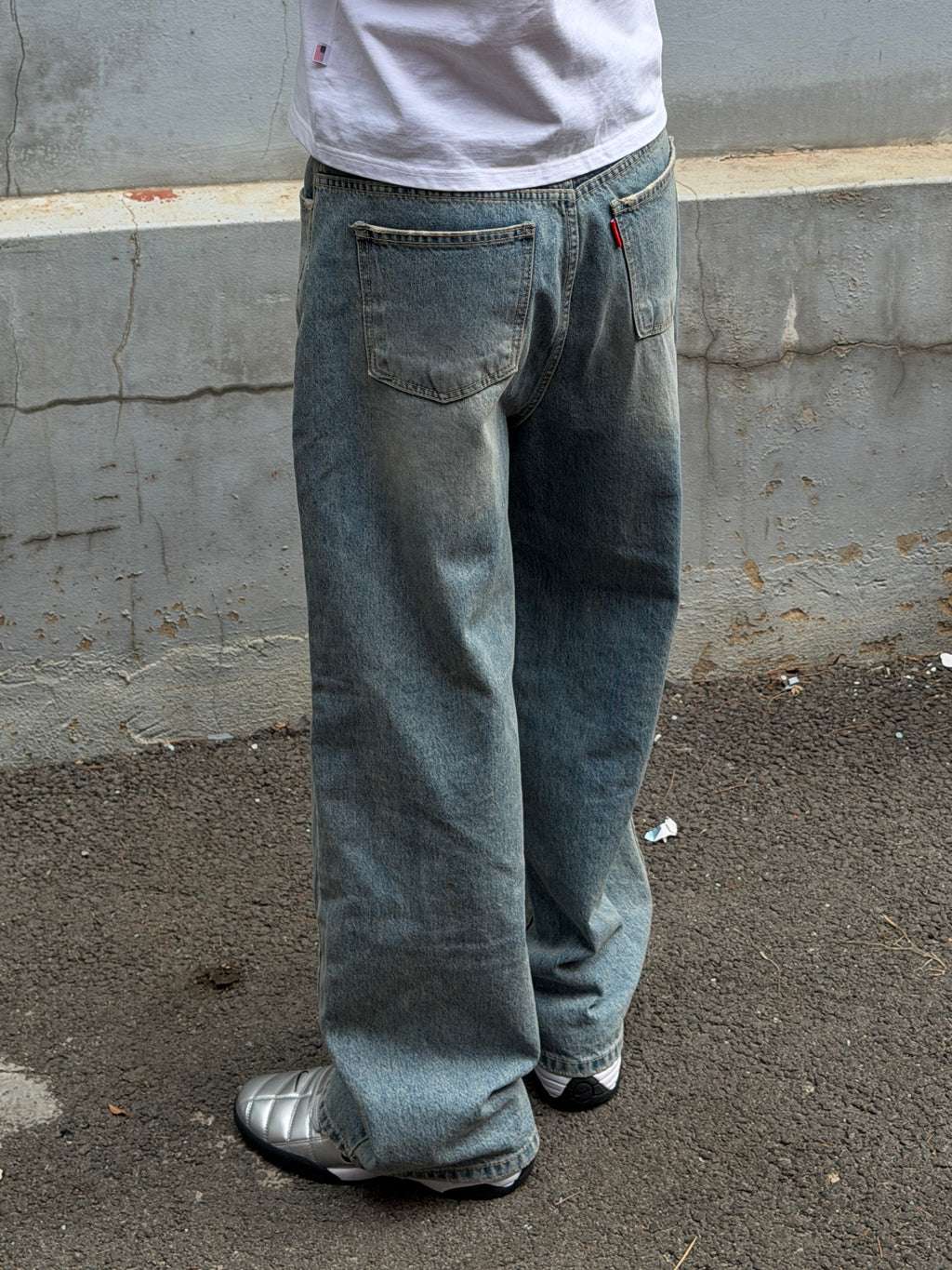 水洗復古淺藍牛仔褲