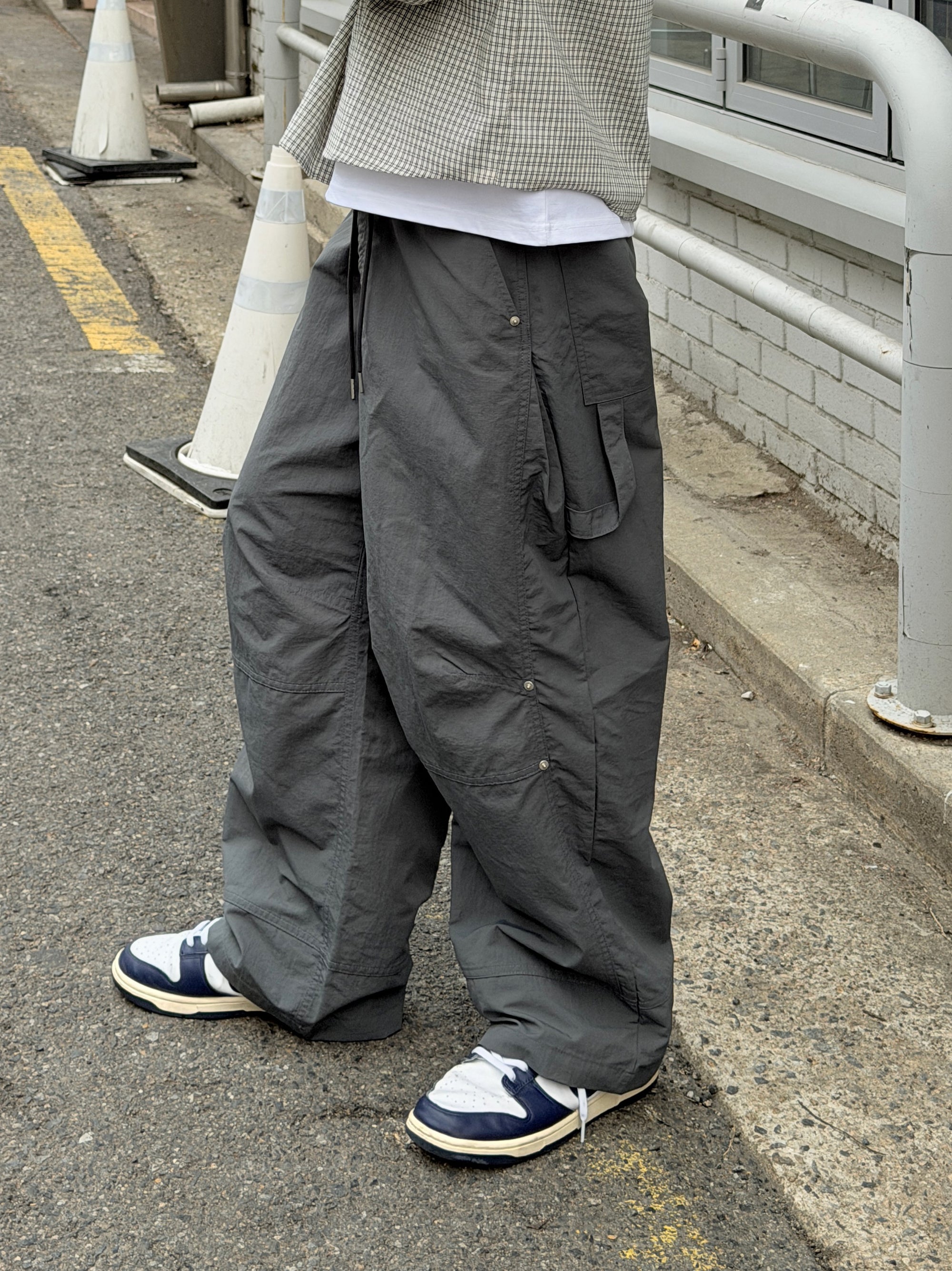 寬鬆彎刀尼龍工裝褲