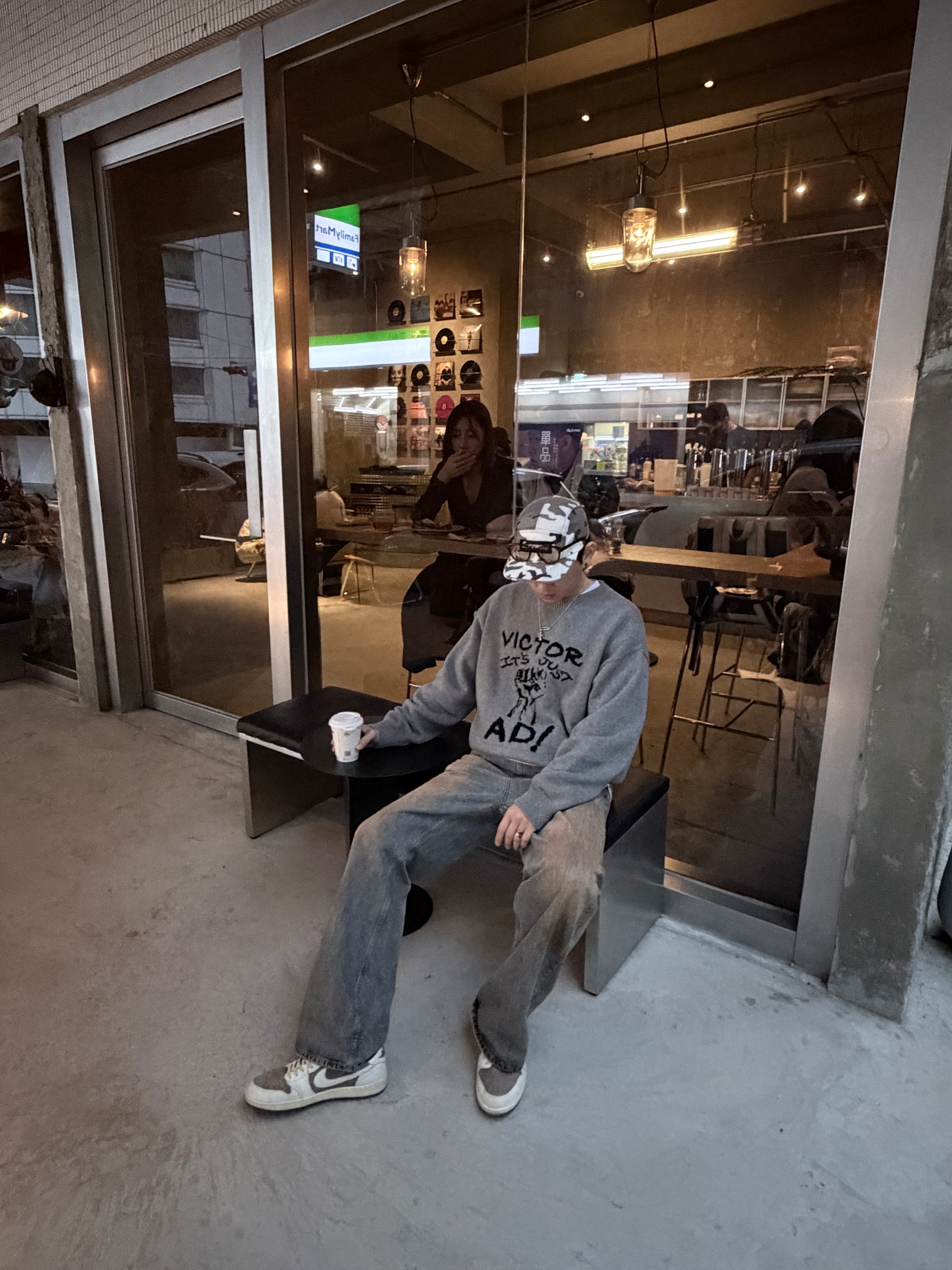 仿舊刷色牛仔褲