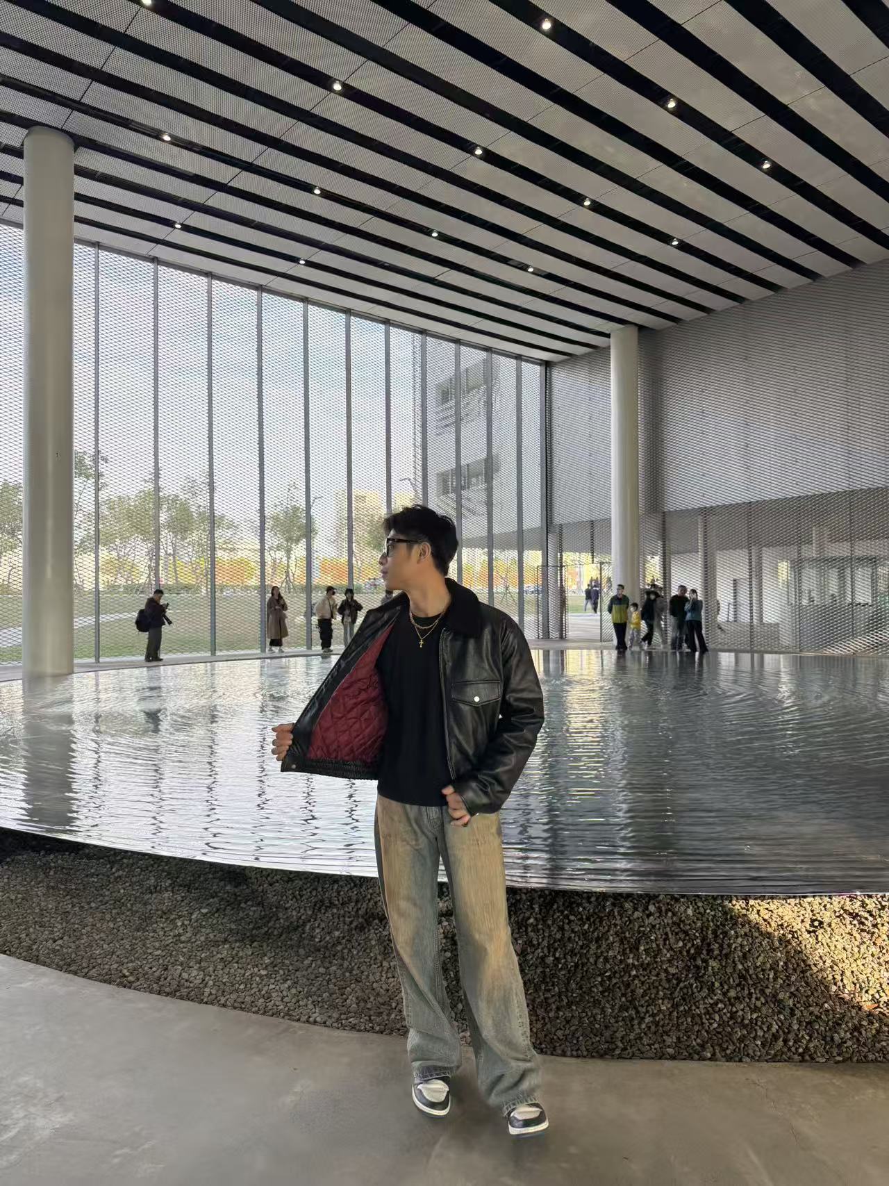 仿舊刷色牛仔褲