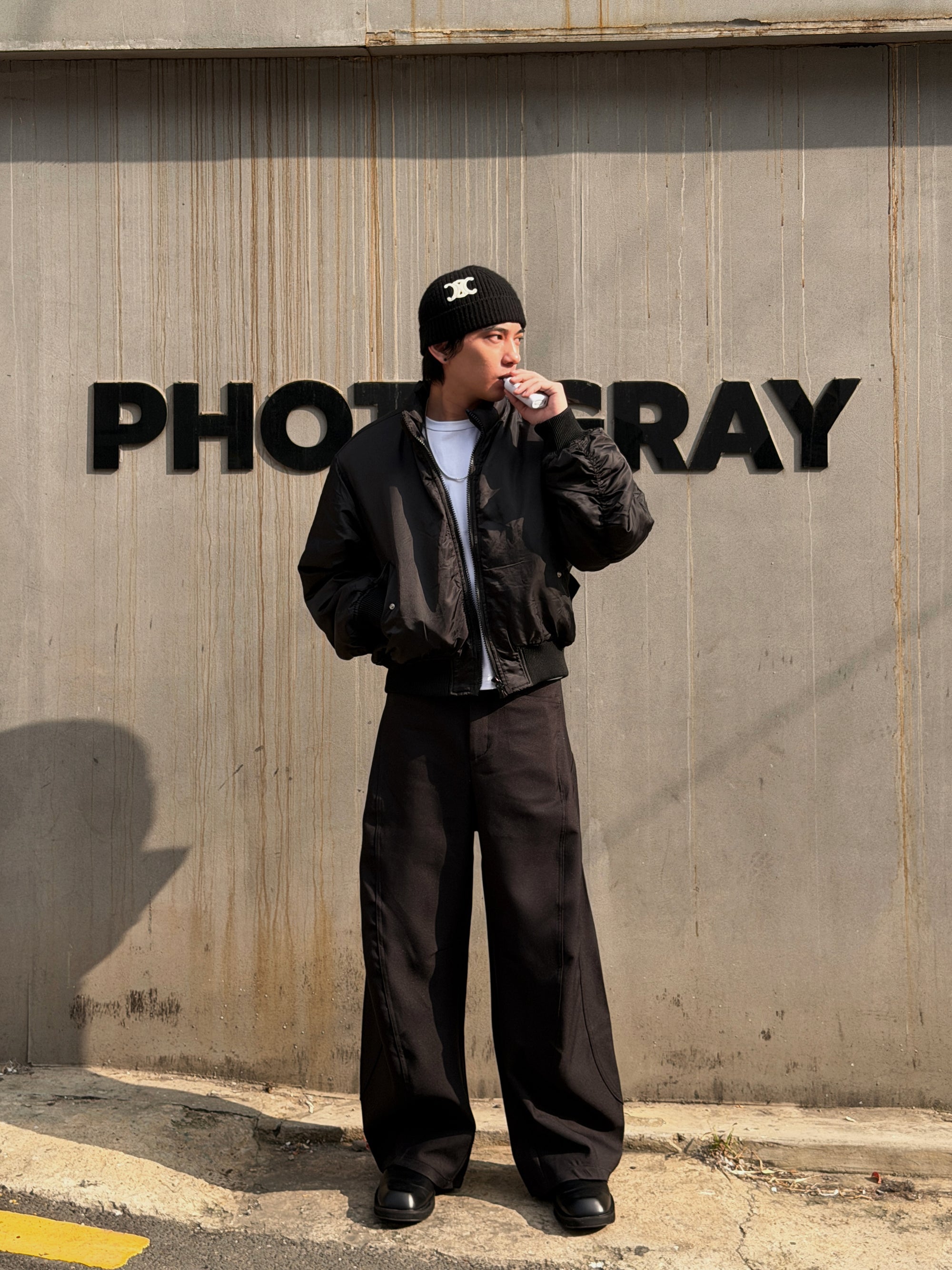 硬挺落地彎刀西裝褲