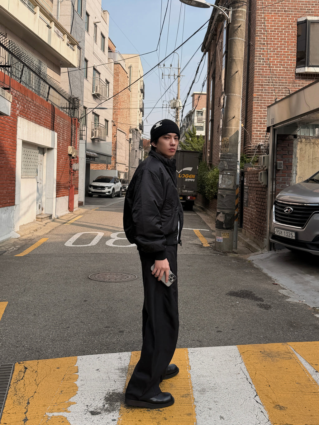 硬挺落地彎刀西裝褲