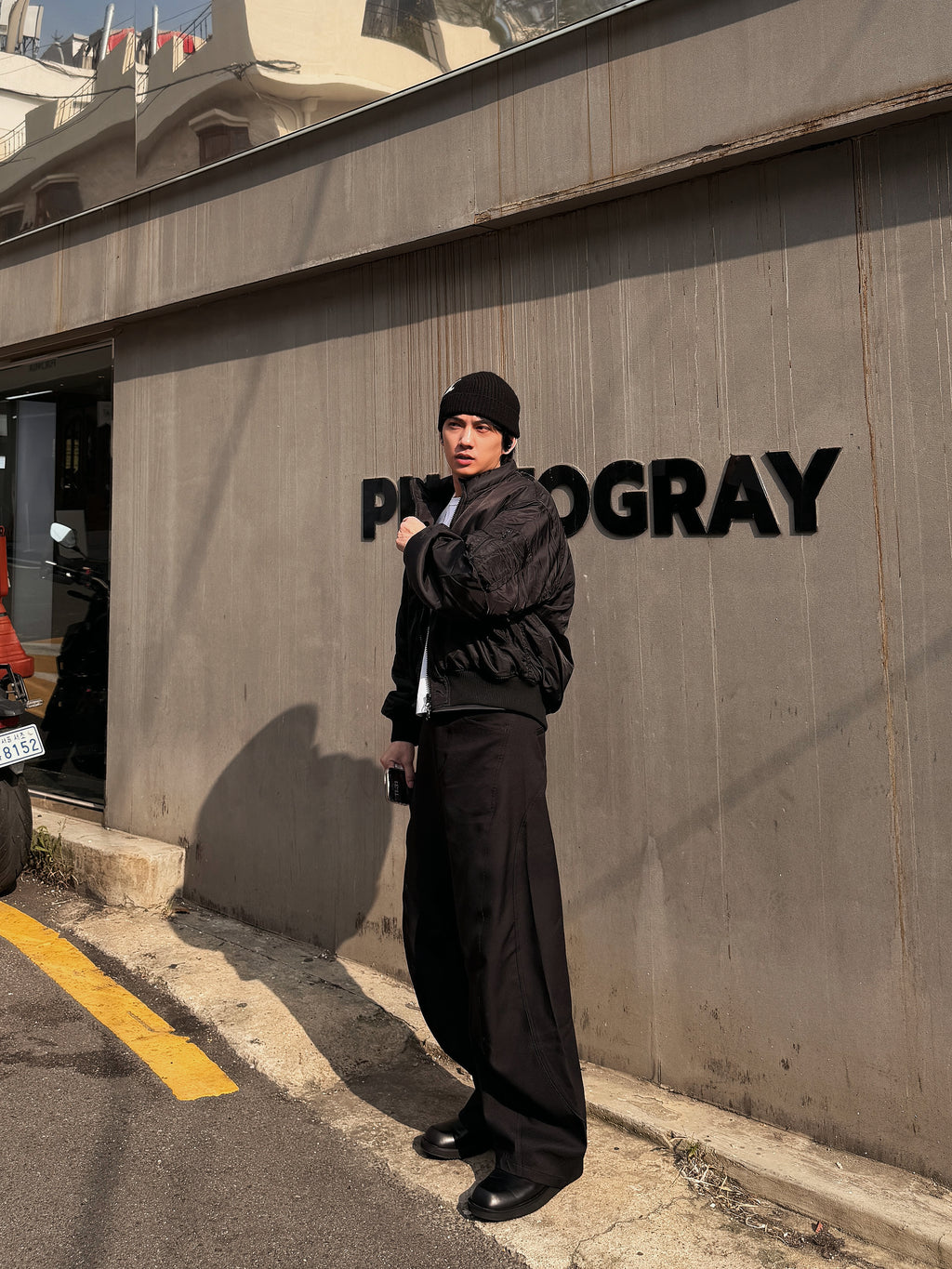 硬挺落地彎刀西裝褲