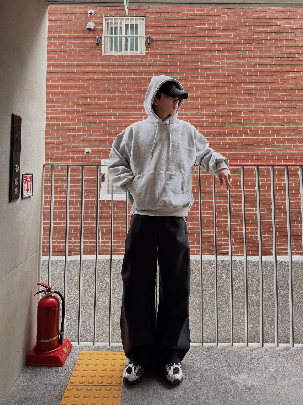 OVER IT 字母帽Ｔ