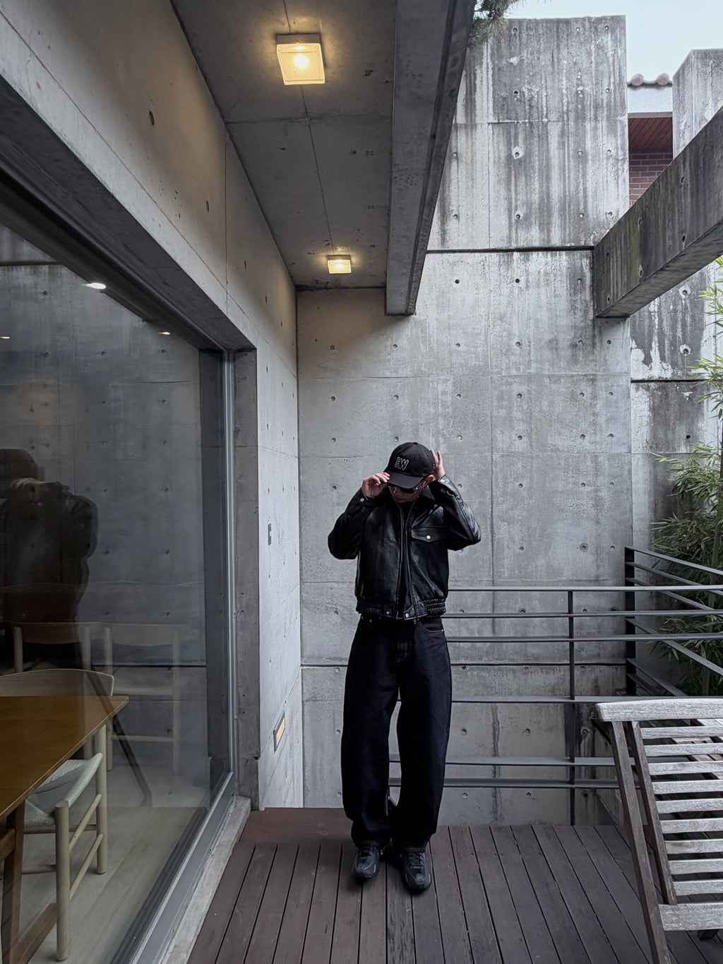 仿舊翻領皮夾克