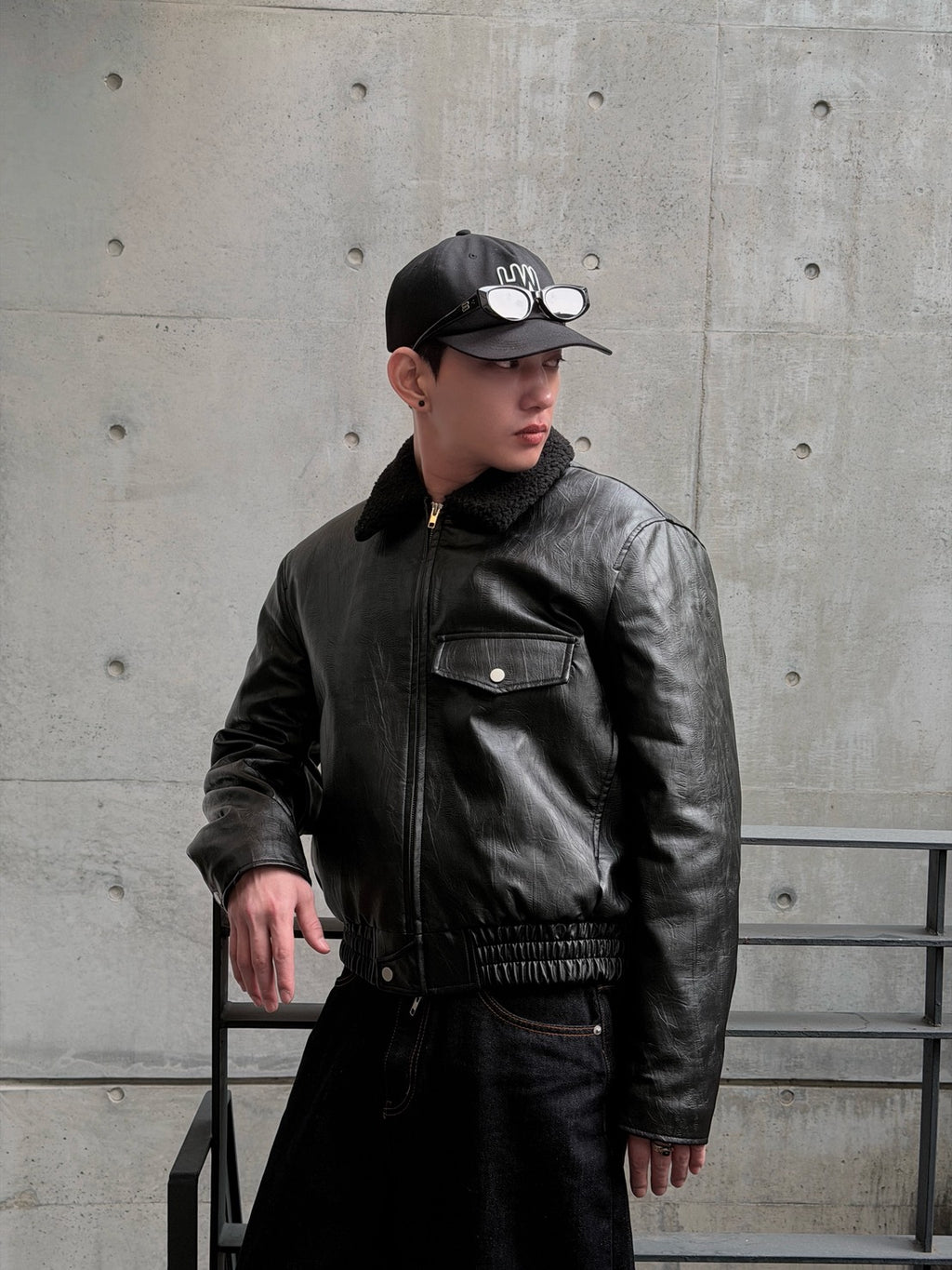 仿舊翻領皮夾克