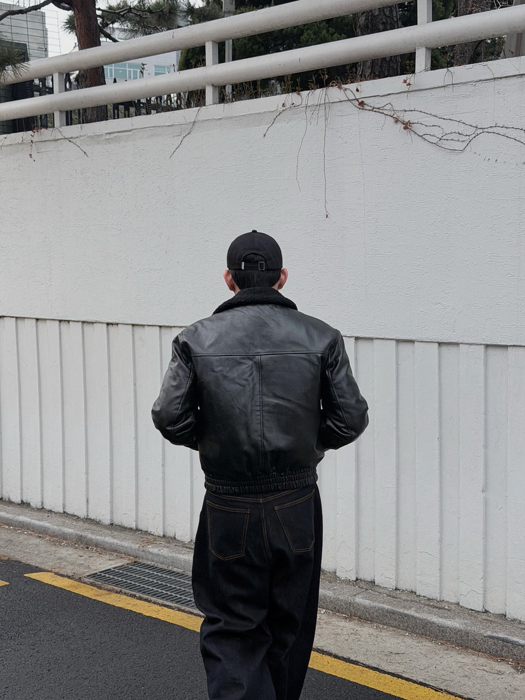 仿舊翻領皮夾克